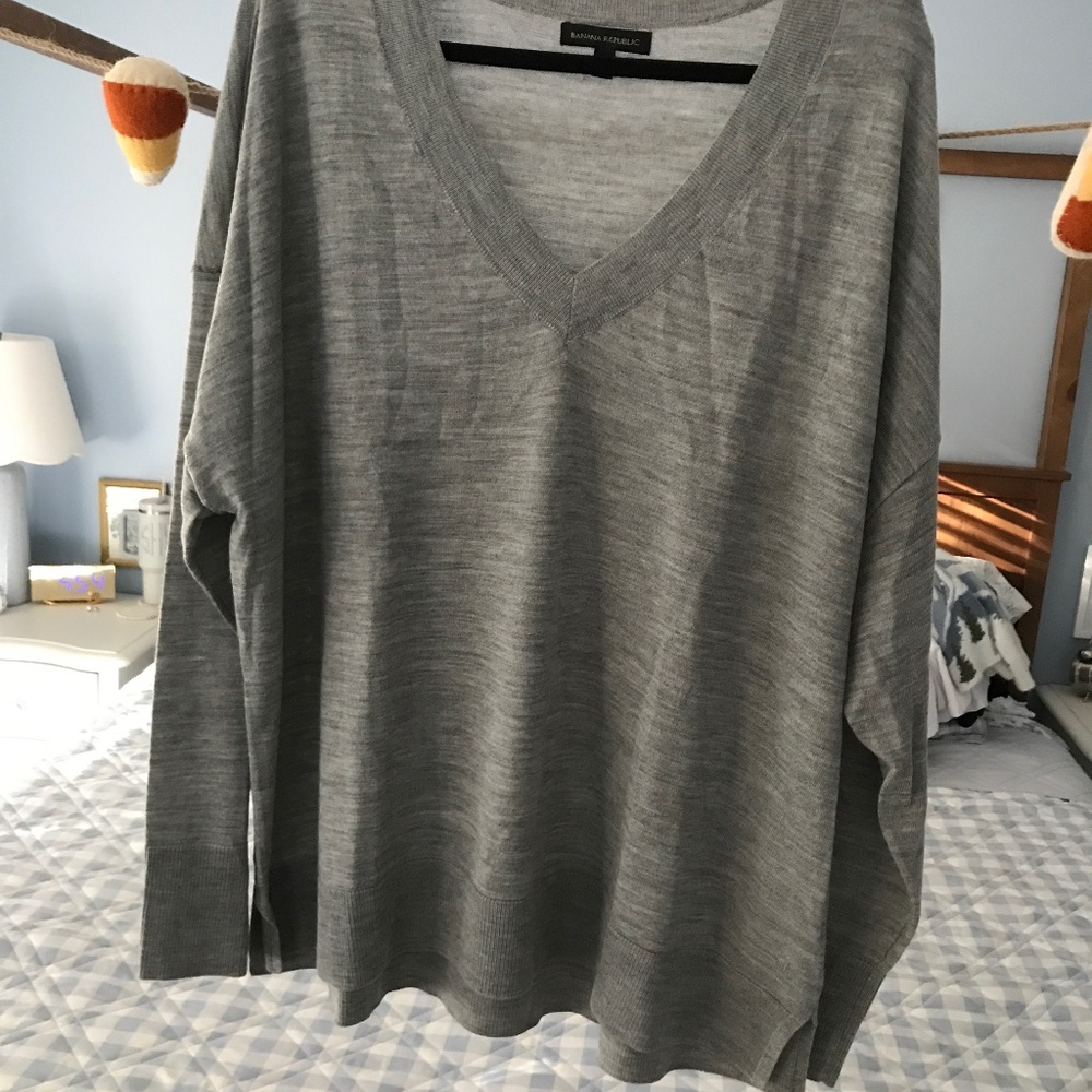 Banana Republic v neck sweater